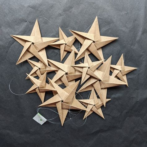 🎄 LAST DATES FOR CHRISTMAS DELIVERY 🎄 UK : order by Sunday 10th December Rest of the world : contact Amanda for rush shipping -------------------------------------------------------------------------- Here's a neutral paper star garland ready to hang from your mantelpiece or across your fire place.  Each origami star is handfolded from recycled paper and strung onto a transparent thread. They look absolutely stunning under twinkling fairy lights and the stars appear to float as you can't see the string.  Choose WHITE or BROWN for the perfect elegant accessory to your neutral home decor. They will fit beautifully in a Scandi style nursery or children's bedroom and they are a perfect baby shower or birthday party decoration. They make stunning rustic bunting for your wedding too! I make th Paper Star Garland, Origami Garland, 3d Paper Star, Origami Diamond, Origami Paper Folding, Origami Star, Paper Flower Crafts, Star Garland, Eco Friendly Wedding