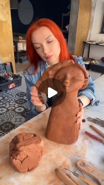 Raku Ceramics Sculpture, Small Clay Sculptures, Ceramic Sculpture Artists, Clay Bust, Ceramics Videos, Pottery Figures, Ceramic Bust, Pottery Molds, Clay People