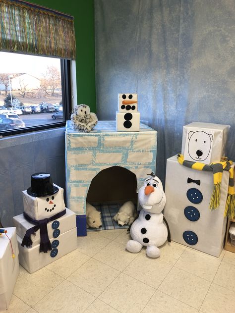 Igloo Out Of Cardboard Boxes, Snowman Dramatic Play Preschool, Winter Decor Preschool, Preschool Igloo Dramatic Play, Winter Preschool Decorations, Artic Animals Dramatic Play, Igloo Dramatic Play Preschool, Winter Theme Preschool Dramatic Play, Winter Pretend Play