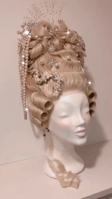 1700s French Hairstyles, 1800s French Hairstyles, Victorian Wigs Marie Antoinette, French Wigs 18th Century, 1770s Hairstyles, Rococo Wig Woman, Rokoko Hairstyle, Marie Antoinette Wig Diy, Marie Antoinette Crown