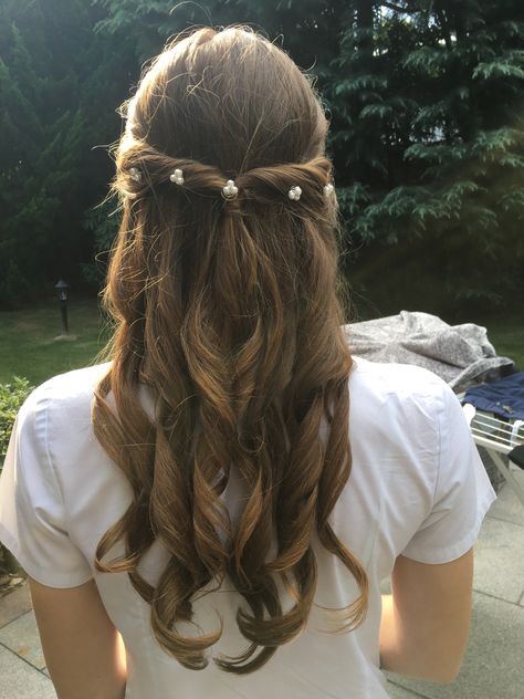 Half Up Half Down Hairstyles Aesthetic, Pretty Hair Down Styles, Subtle Prom Hair, Simple Curled Half Up Half Down, Half Up Half Down Hair Grad, Half Up Half Down Hair With Pins, Small Braid Half Up Half Down, Hair Twisted Back Half Up, Princess Hair Half Up Half Down