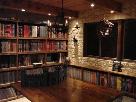 A dedicated Dungeons and Dragons Room.  Nerdvana at its best! Dream House Game Room, Dungeons And Dragons Room, Dnd Room, Games Room Inspiration, Dungeon Room, Board Game Room, Nerd Room, Lots Of Books, House Games