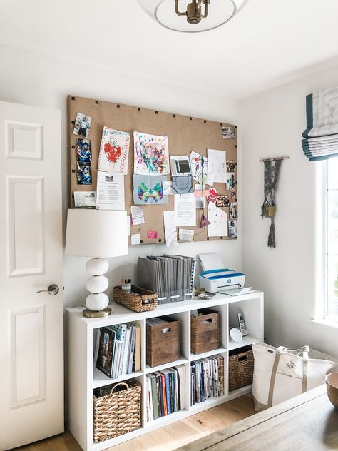 Home Office Bulletin Board Ideas, Bulletin Board Bedroom Decor, Bulletin Board For Bedroom, Office Bulletin Board Ideas Workspaces, Home Office Bulletin Board, Kallax Styling, Bulletin Board Ideas For Bedroom, Office Decor Small, Small Space Furniture