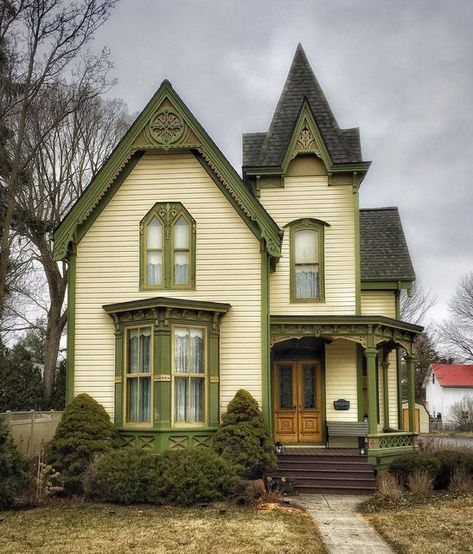 Jesse on Instagram: "Victorian Gothic, W Chicago Blvd, Tecumseh, Michigan. Built 1880." Hipstoric Home, Gothic House Exterior, Tecumseh Michigan, Victorian Gothic House, Gothic Victorian House, Victorian House Colors, Victorian Homes Exterior, Victorian Exterior, Old Victorian Homes