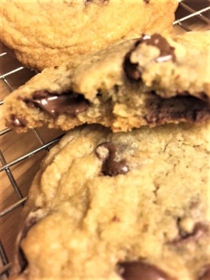 Disneyland Cookie Recipe, Disney Chocolate Chip Cookies Recipe, Disneyland Chocolate Chip Cookies, Disney Chocolate Chip Cookies, Disneyland Cookies, Disneyland Recipes, Chocolate Chip Cookie Recipes, Hotel Chocolate, Best Chocolate Chip Cookies Recipe