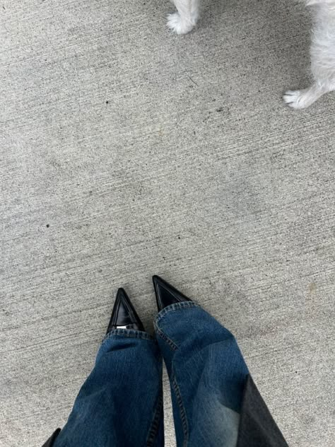 #kittenheels #jeans #styleblogger #heels #shoes #fashion Kitten Heels And Jeans, Kitty Heels Outfit, Kitten Heels With Jeans, Kitten Heels Aesthetic, Jeans And Pumps, Kitty Heels, 2000s Jeans, High Heels Outfit, Jeans Heels