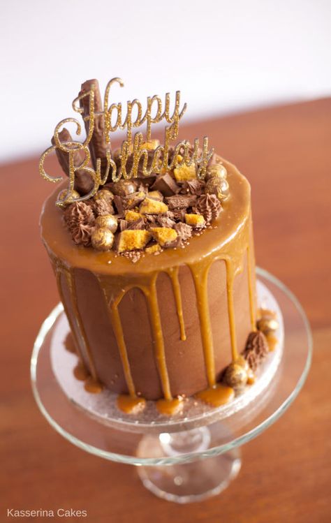 Birthday Cake Salted Caramel, Carmel Birthday Cakes, Caramel Cakes Birthday, Salted Caramel Birthday Cake Ideas, Caramel Cake Birthday, Chocolate Caramel Birthday Cake, Caramel Birthday Cake Ideas, Caramel Cake Decoration Ideas, Fudge Birthday Cake