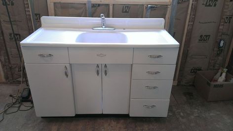 Refinishing Youngstown Sink and metal cabinet furniture refinish before and after hometalk Vintage Metal Sink Cabinet, Youngstown Kitchen, Update Kitchen, Metal Kitchen Cabinets, 50s Kitchen, Kitchen Sink Cabinet, Metal Sink, Old Sink, Basement Layout