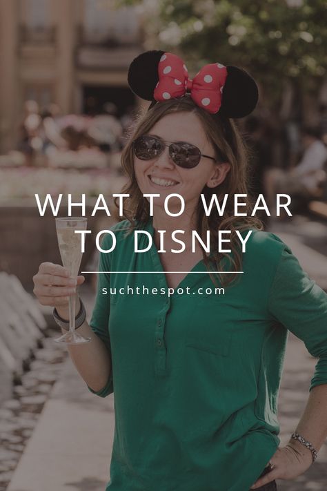 Classy Theme Park Outfit, Disneyland Attire For Women, How To Dress For Disney World, What To Wear To Epcot Ideas, Easy Disney Bounding, Disneyland Park Outfit, What To Wear To Disney World In September, Disney What To Wear, Wear To Disney World