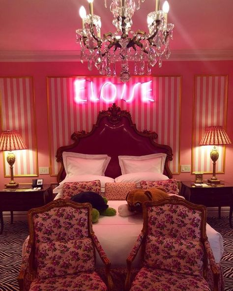 Adult Sleepover, Eloise Birthday, Nyc Room, Eloise At The Plaza, Bedroom Eclectic, Luxury Modern Homes, Nyc Hotels, Fancy Dress Up, Girly Room