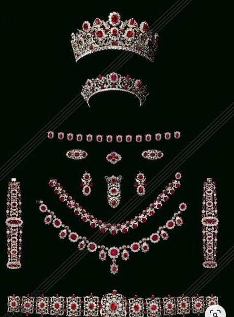 Royal Crown Jewels, Tiaras Jewellery, Royal Crowns, Royal Tiaras, Diamond Tiara, Historical Jewellery, Diamond Solitaire Necklace, Accessories Wedding, Royal Jewels