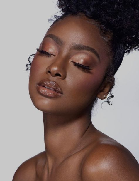 Make Up Sposa, Maquillage Yeux Cut Crease, Mekap Mata, Natural Glam Makeup, Wedding Makeup Tutorial, Black Skin Care, Makeup For Black Skin, Natural Glowy Makeup, Brown Skin Makeup