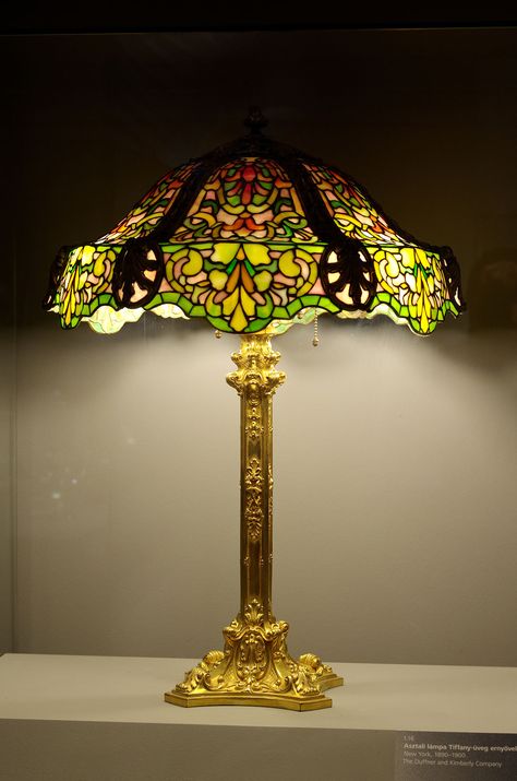 Category:Louis Comfort Tiffany lampshades - Wikimedia Commons Art Nouveau Design Interior, Art Nouveau Lighting, Art Nouveau Lamps, Lampe Art Deco, Antique Tiffany, Tiffany Lamp, Art Glass Lamp, Tiffany Art, Unique Floor Lamps