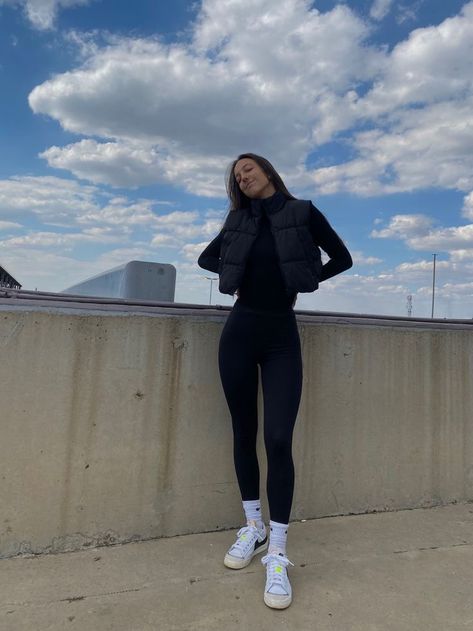 Winter Nike Outfit, Turtle Neck And Leggings Outfit, Athletic Outfits Winter Sporty Chic, Black Legging Outfits Winter, Nike Employee Outfit, Nike Blazer Outfit Black Women, Outfit With Leggings Winter, Simple Sporty Outfits, Fits With Black Leggings