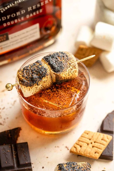 Who doesn't love a sweet gooey s'more around a campfire in the summer or fall? Well, this s'more old fashioned takes all those flavors and turns them into a delicious bourbon cocktail! It starts with a graham cracker-flavored simple syrup, then it is a good sweet bourbon, Angostura, and chocolate bitters, and finished with a toasted marshmallow. Cream Puff Dessert, Bourbon Whipped Cream, Puff Dessert, Sweet Bourbon, Magical Halloween, Bourbon Cocktail, Fall Cocktails Recipes, Halloween Cocktail, Bourbon Cocktails