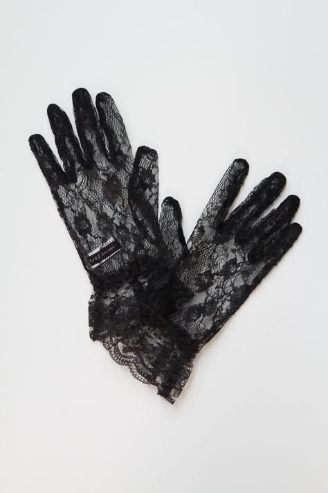 Short Lace Gloves, Black Lace Gloves Outfit, Lace Gloves Aesthetic, Black Gloves Aesthetic, Lace Gloves Black, Aesthetic Gloves, White Lace Gloves, Gloves Aesthetic, Black Lace Gloves