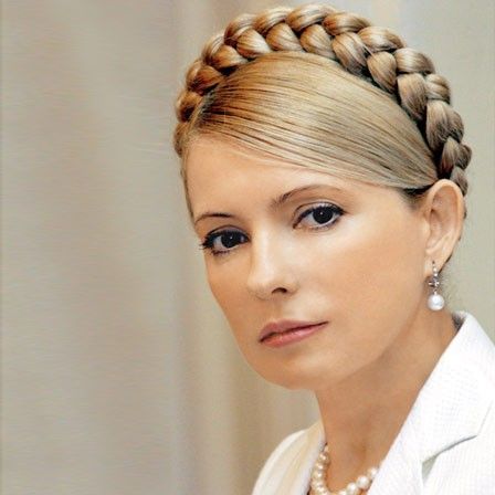 This gorgeous lady is an Ukrainian politician and was also the Prime Minister of Ukraine. She was born in the year 1960 in Dnipropetrovsk city. She was the first woman Prime Minister of Ukraine (till September, 2005). Ukrainian Braids, Ukrainian Hairstyles, Russian Hairstyles, Yulia Tymoshenko, Ukrainian Style, Gorgeous Lady, Ukraine Women, Traditional Hairstyle, Unique Places