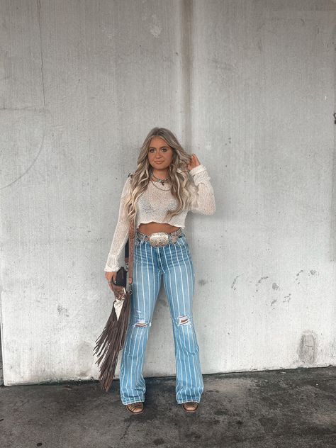 Boho Rocker Chic Style, Country Concert Outfit Fall, Boho Rocker Chic, Punchy Western Outfits, Mesh Top Outfit, Everyday Outfits Fall, Concert Outfit Fall, Concert Outfit Winter, Country Outfits Women