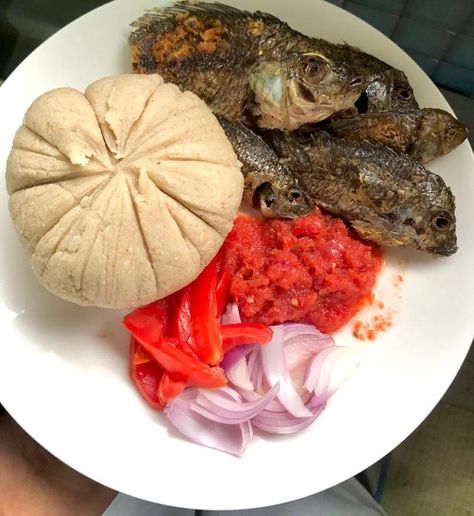 Simple oatmeal swallow/ banku type popular in Africa, and Ghana. Very filling, healthy and tasty. Satisfying your food curiosity. Try this out with just hot water and salt Local Foods In Ghana, Simple Oatmeal, Ghana Food, Ghanaian Food, Food Reference, African Dishes, West African Food, Africa Food, Food Aesthetics