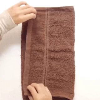 30,502 points • 283 comments - Teddy bear, from a towel (1:00 min) - 9GAG has the best funny pics, gifs, videos, gaming, anime, manga, movie, tv, cosplay, sport, food, memes, cute, fail, wtf photos on the internet! Towel Animals, Pola Amigurumi, Towel Crafts, Cadeau Diy, Napkin Folding, Cool Ideas, Gift Baskets, Kids And Parenting, Fun Crafts