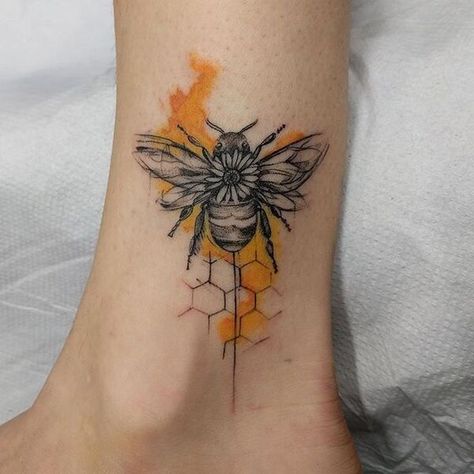 A Bee Tattoo, Tato Mata, 21 Tattoo, Honey Bee Tattoo, Rare Tattoos, Cute Animal Tattoos, Sanskrit Tattoo, Lady Bug Tattoo, Tattoo Dotwork