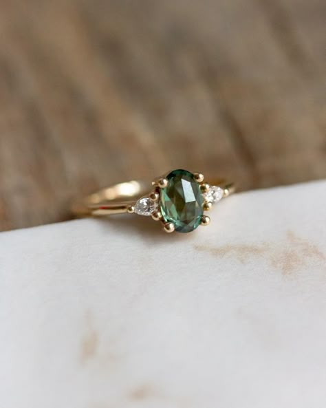 Vintage Engagement Rings Georgian, Non Traditional Stone Engagement Rings, Green Sapphire Wedding Ring Set, Small Vintage Wedding Rings, Wedding Rings Women Simple, Minimalist Engagement Ring Vintage, Simple Earthy Engagement Rings, Green Emerald Ring Engagement, May Birthstone Wedding Ring