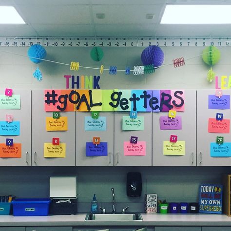 Goals Goals Bulletin Board Ideas, Classroom Goals Display, Smart Goals Bulletin Board, Student Goals Display, Reading Goals Bulletin Board, Goal Setting Bulletin Board, Year 4 Classroom, Student Goals Bulletin Board, Goals Bulletin Board