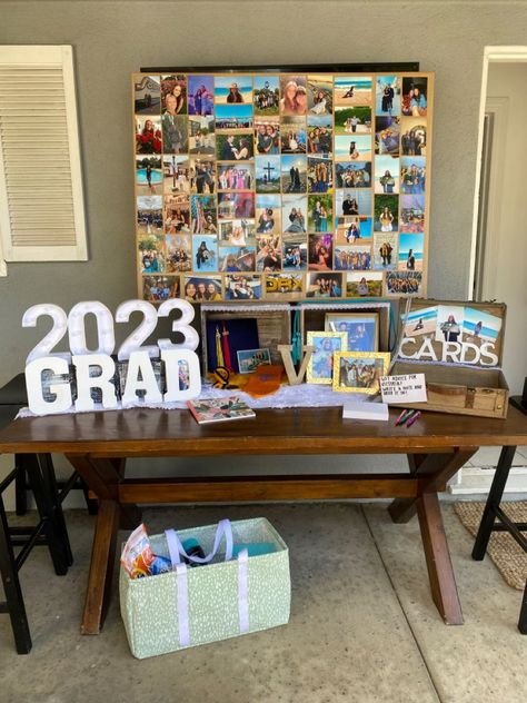 Picture Table Graduation Party, Cheap Grad Party Ideas, Photo Board Graduation Party, Grad Party Drink Ideas, Grad Dinner Decorations, Cute Grad Party Decorations, Small Grad Party Ideas, Colorful Graduation Party Decorations, Things To Do At A Graduation Party