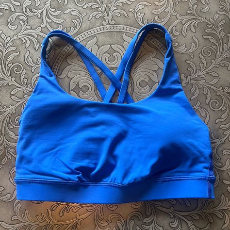 Nwot Lululemon Blue Tone Energy Bra Size 4 Gymnastics Fits, Lulu Tops, Lulu Sports Bra, Lululemon Outfit, School Wishlist, Lululemon Collection, Blue Sports Bra, Xmas Wishlist, High Neck Sports Bra