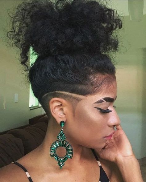 Undercut Curly Hair, Undercut Hair Designs, Curly Hair Black, Undercut Hairstyles Women, Undercut Long Hair, Undercut Designs, Natural Wedding Hairstyles, Shaved Side Hairstyles, Shaved Hair Designs