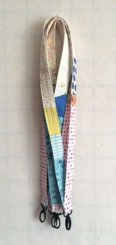 Lanyard Tutorial for Quilt Shows – OccasionalPiece–Quilt! Lanyard Tutorial, Circles Quilt, Sew Together Bag, Diy Lanyard, Quilts Patterns, Fabric Lanyard, Small Sewing Projects, Diy Quilt, Sewing Gifts