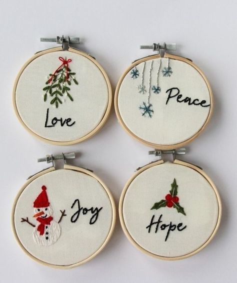 Easy Embroidery Christmas Ornaments, Funny Embroidery Ideas, Christmas Embroidery Ornaments, Xmas Ornaments Diy, Embroidery Hoop Christmas Ornaments, Embroidery Hoop Ornaments, Embroidery Hoop Christmas, Embroidery Christmas Ornaments, Embroidery Cute