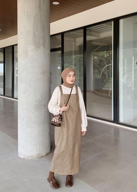 Outfit Overall Hijab, Outfit Outer Hijab, Ootd Overall, Outfit Kondangan Casual, Overall Hijab, Outfit Hijab Casual Rok, Outer Hijab, Outfit Overall, Outfit Outer