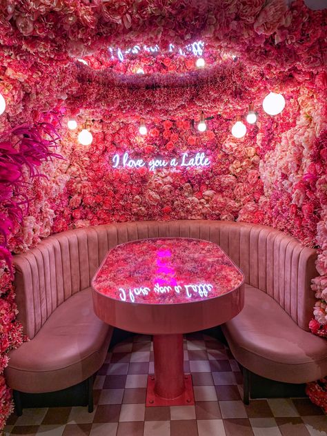 Pink Restaurant, Pink Cafe, Bakery Design Interior, Cafe Shop Design, Beauty Room Design, Bakery Design, Coffee Shop Design, Coffee Shop Decor, Cafe Interior Design