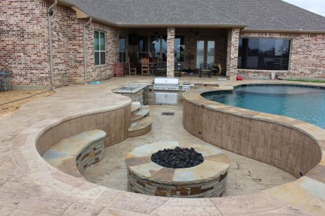 Sunken outdoor kitchen and fire pit with lazy river pool #moderngarden #modern #garden #fire #pits Pool And Fire Pit, Baddie Era, River Pool, Lazy River Pool, Sunken Patio, Sunken Fire Pits, Pools Backyard Inground, Dream Ideas, Outdoor Kitchen Bars