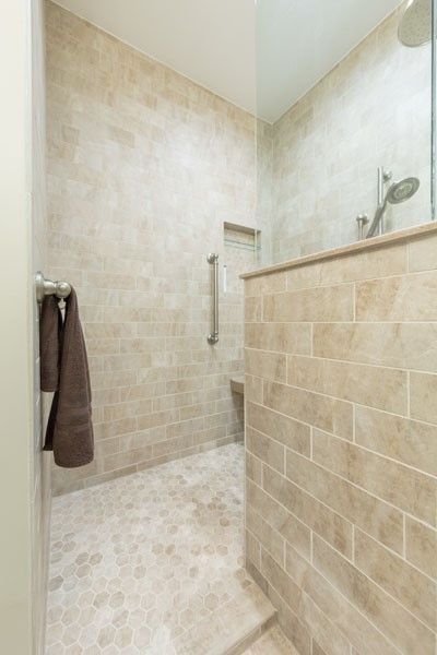 Simple Bathroom Shower Tile Ideas, Taupe Shower Tile Ideas, Travertine Shower Ideas, Tan Shower Tile Ideas, Roman Shower Walk In Master Bath, Beige Shower Tile Ideas, Bathroom Beige Tile, Beige Bathroom Tile, Travertine Shower