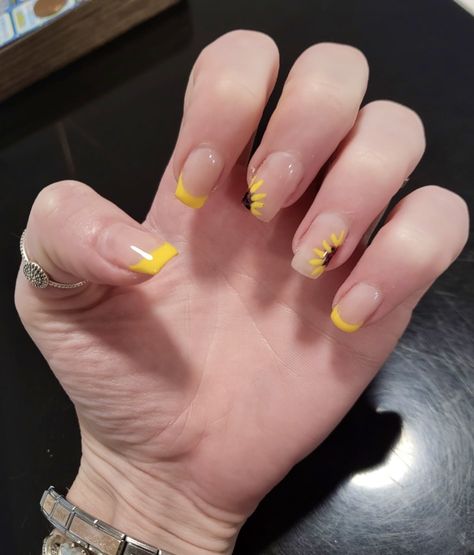 Sunflower French Tip Nails, Sunflower Nails Design, Western Nails, Sunflower Nails, Short Square Nails, Matte Nails Design, Hippie Nails, Duck Nails, July Nails