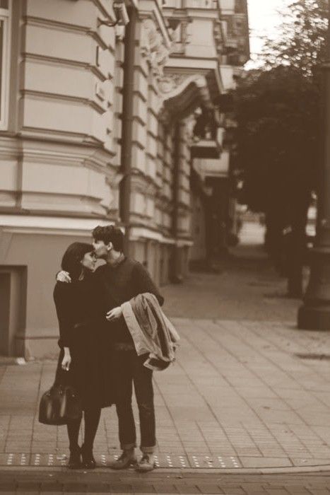 http://woolclouds.tumblr.com/post/40953162574 Photos Amoureux, Fotografi Vintage, Vintage Couples, Japan Aesthetic, Trik Fotografi, Foto Inspiration, Couple Shoot, Couple Aesthetic, Two People