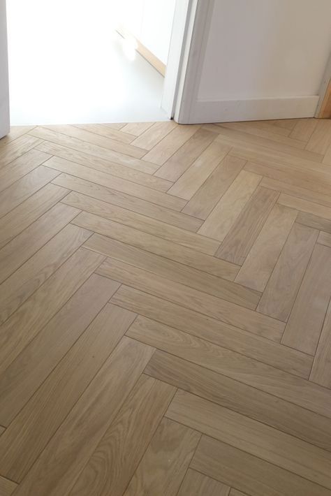 Wooden Floors Living Room, Wooden Floor Tiles, Wood Floor Design, Herringbone Wood Floor, Herringbone Wood, Hallway Flooring, Wood Tile Floors, Herringbone Floor, Living Room Flooring