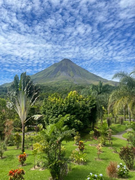 Arenal Volcano Costa Rica, Costa Rica Travel Pictures, Batsy Claro, Costa Rica Pictures, Vilamoura Portugal, Nicaragua Travel, Costa Rica Beaches, Moving To Hawaii, Costa Rica Vacation