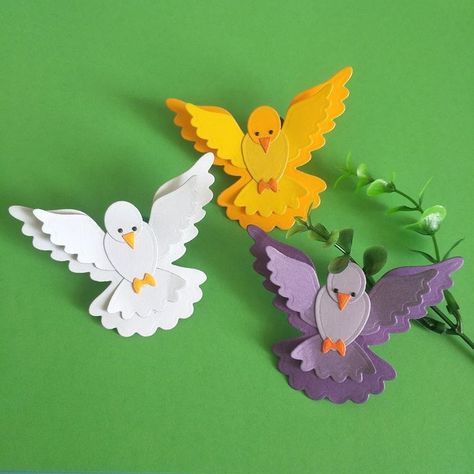 Quilled Creations, Paper Flower Crafts, Hand Crafts For Kids, Paper Birds, Bird Crafts, Seni Origami, Paper Flowers Craft, Diy Paper Crafts Decoration, Diy Crafts Paper Flowers