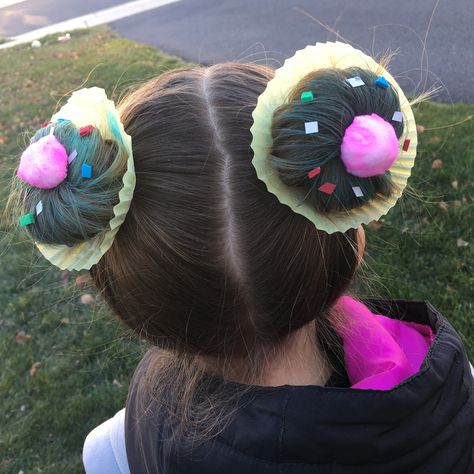 Cupcake hair buns for crazy hair day at school. Crazy Hair For Kids, Crazy Hat Day, Wacky Hair Days, Sweet Cupcakes, Crazy Hats, Crazy Hair Day, Wacky Hair, Crazy Hair Day At School, Crazy Hair Days