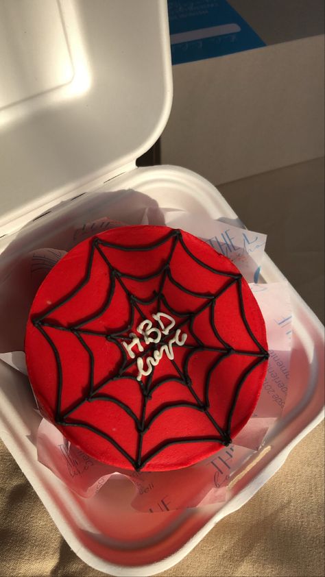 Bento cake spiderman cake creative cake Barranquilla lunch box cake Spiderman Lunch Box Cake, Spider Man Mini Cake, Bday Cake Spiderman, How To Make A Lunch Box Cake, Cute Lunch Box Cake Ideas, Mini Spiderman Cake, Spiderman Bday Cake, Lunch Box Cake Para Mi Novio, Lunch Cake Birthday