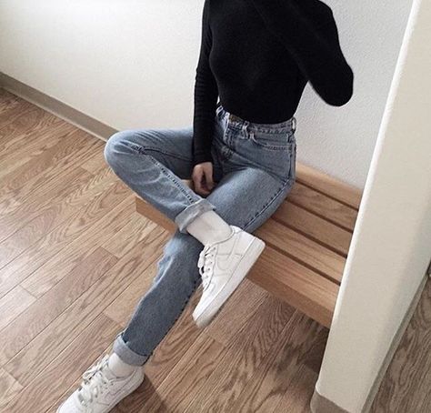 Pin || anastasia_mtk 🍑 Air Force 1 Outfit Woman, Outfits With Air Force Ones, All Black Nikes, Air Force 1 Outfit, Nike Shoes Women Fashion, Slim Mom Jeans, Pijamas Women, 90s Fashion Women, Black Minimal