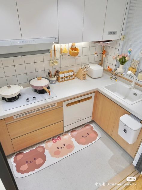 Tiny Home Full Kitchen, Simple Aesthetic Kitchen Ideas, Aesthetic Kitchen Minimalist, Cute Korean Apartments, Small Muji House, Small Kitchen Astethic, Cute Korean Kitchen, Dapur Aesthetic Minimalist, Korean Kitchen Ideas