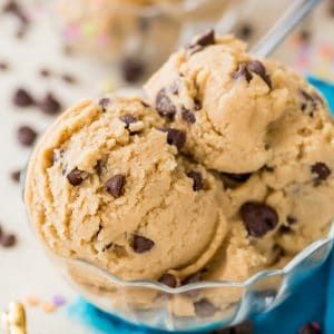 Edible Chocolate Chip Cookie Dough, Eggless Cookie, Egg Free Cookies, Cookie Dough To Eat, Edible Cookie Dough Recipe, Cookie Dough Recipe, Pastas Recipes, Raw Cookie Dough, Julie Blanner