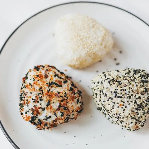 Homemade Furikake, Salmon Onigiri, Japanese Rice Balls, Chloe Ting, Toast In The Oven, Japanese Rice, Delicious Donuts, Rice Balls, Japanese Dishes