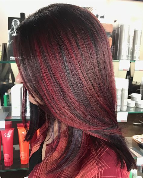 Bright Burgundy Highlights for Dark Brown Hair 90s Hair Color, Burgundy Lowlights In Brown Hair, Lowlights For Black Hair, Red Streaks In Brown Hair, Dark Red Ombre Hair, Red Lowlights In Brown Hair, Sesame Syrup, Ombré Bob, Burgundy Hair With Highlights