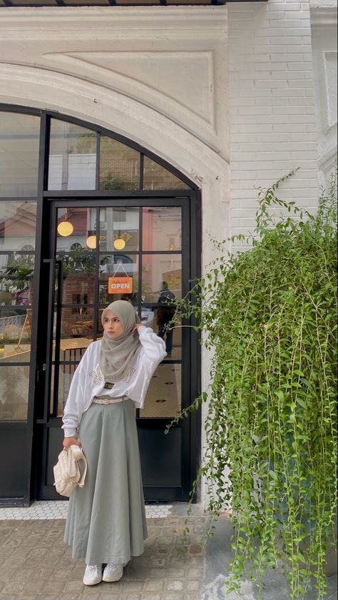 muslimah ootd Ootd Muslim, Outfit Kampus, Hijau Mint, Muslim Outfits Casual, Muslim Fashion Hijab Outfits, Hijabi Aesthetic, Muslim Fashion Hijab, Casual Hijab Outfit, Muslim Outfits