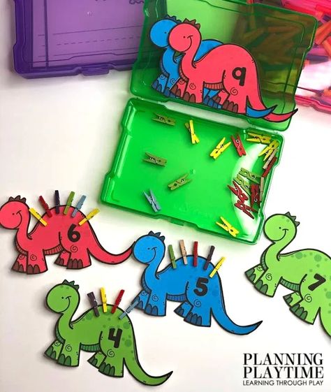 Practice Counting and Number Recognition in this fun Dinosaur Morning Tub activity for Preschool. Dinosaur File Folder Games, Dinosaur Counting Activities Preschool, Morning Tubs Preschool, Kindergarten Learning Centers, Dinosaurs Kindergarten, Dinosaur Lesson, Aktiviti Tadika, Dinosaur Theme Preschool, Dinosaur Activities Preschool